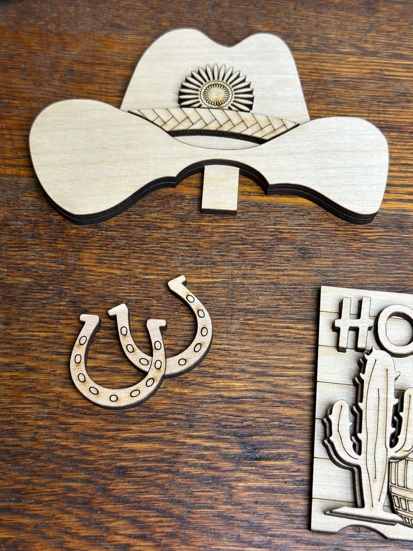 Howdy Y'All, Western Themed Insert for Interchangeable Standing Gnome, Interchangeable DIY Craft Kit, Unfinished Birch Plywood Craft Kit